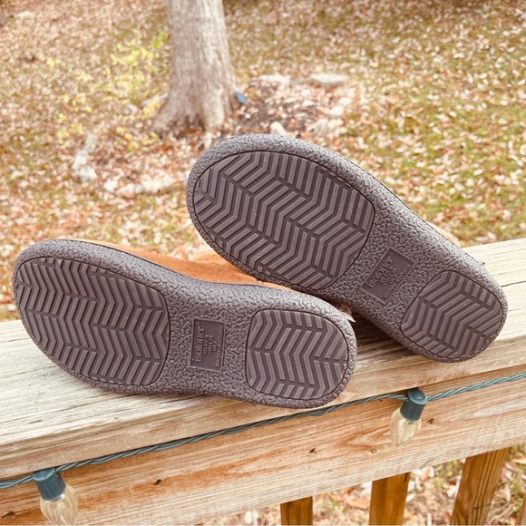 Isotoner Women's Microsuede Mallory Bootie with Bow Slippers - Picture 6 of 8